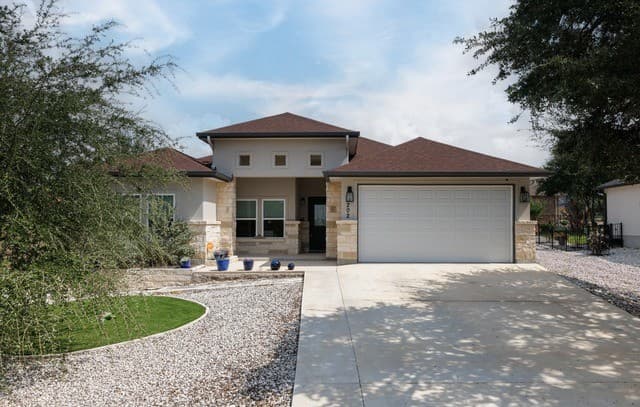 202 Roy Nichols Dr