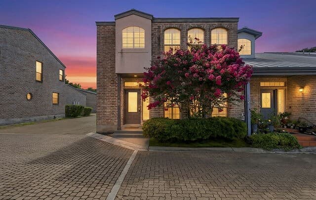 158 Oakwell Farms