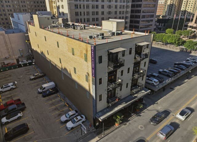 214 E Travis St Unit APT 205