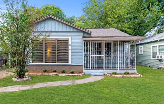 1817 Santa Monica St