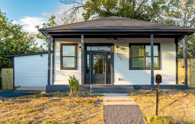 535 Austin St
