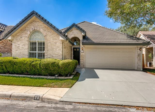 28 Campden Cir