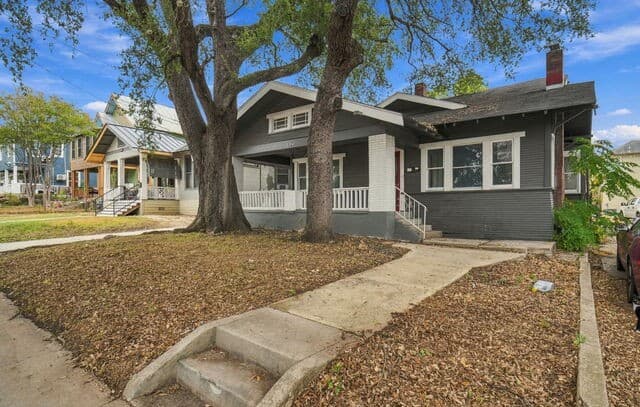 534 W Magnolia Ave