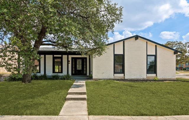 13702 Pebble Walk