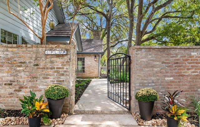 6 Plum Ln