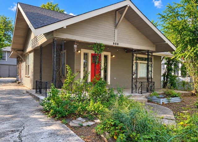 936 W Summit Ave