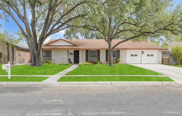 4406 Greystone