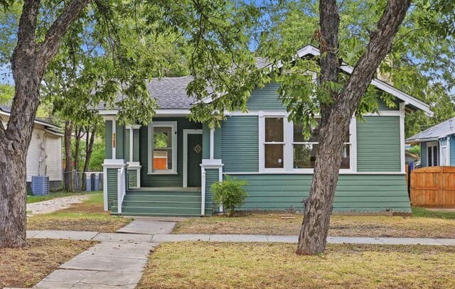1122 W Mulberry