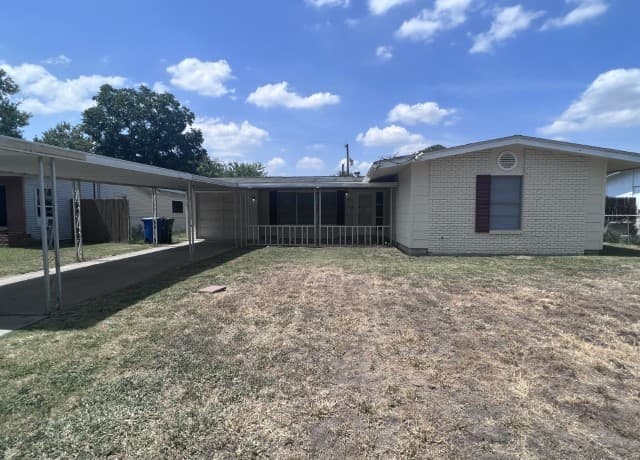 703 E Formosa Blvd