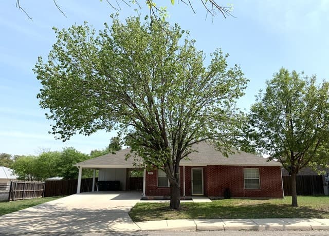 3502 Lura Ln
