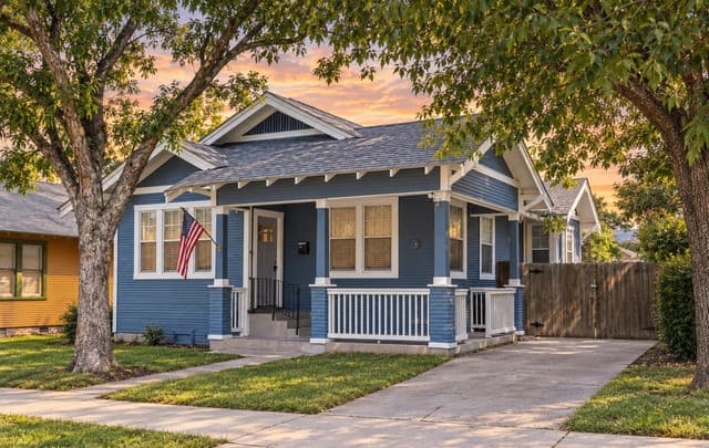 1115 W Kings Hwy