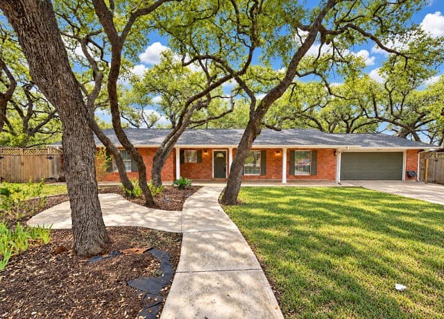 202 Donella Dr