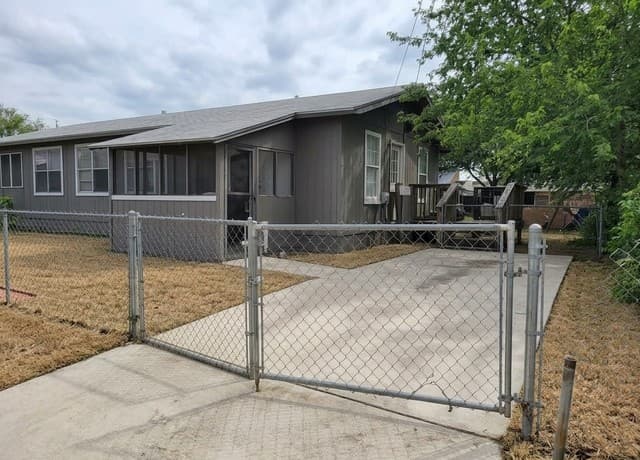 904 Thompson Place