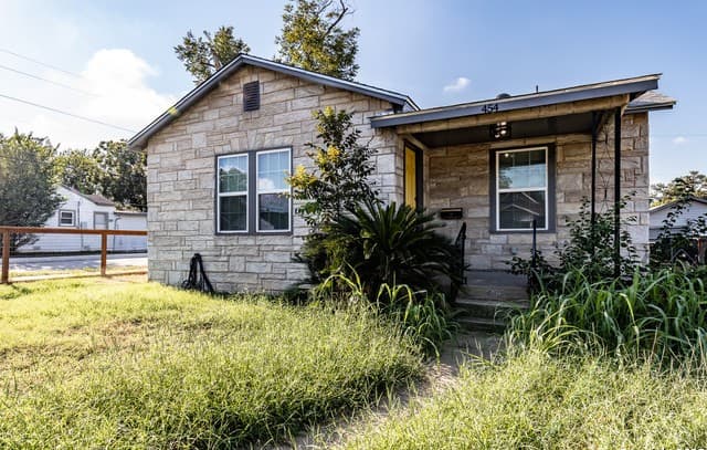 454 Astor St