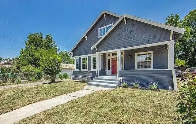 618 Saint James