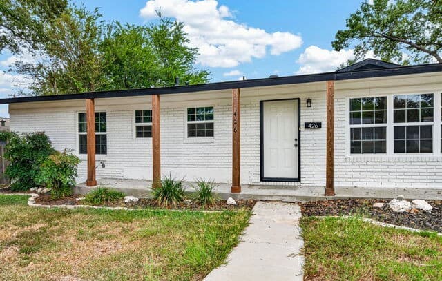 426 Redcliff Dr