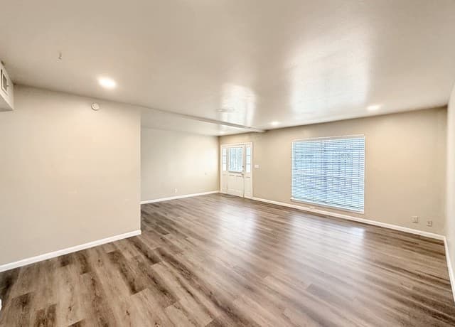 6612 Spring Manor