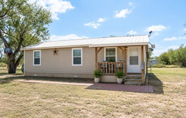 309 E Ave, Christine, TX 78012