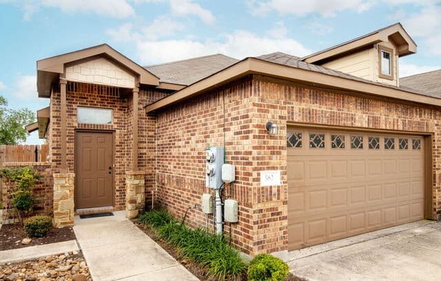 586 Creekside Circle